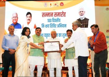 *राज्यपाल और मुख्यमंत्री ने कलेक्टर शीतला पटले को किया सम्मानित 100 दिवसीय नि-क्षय शिविर में उत्कृष्ट कार्य के लिए नरसिंहपुर जिला प्रदेश में बना मिसाल* राज्यपाल और मुख्यमंत्री ने कलेक्टर शीतला पटले को किया सम्मानित