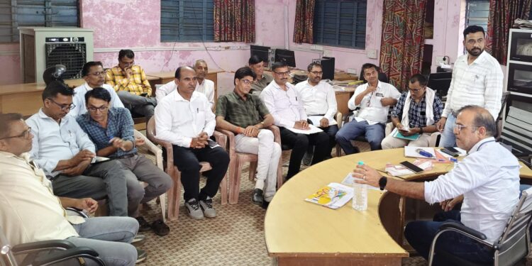 *अकादमिक मासिक समीक्षा बैठक सम्पन्न*  ग्रीष्मकालीन गतिविधियों और आगामी कार्ययोजना पर हुआ मंथन*