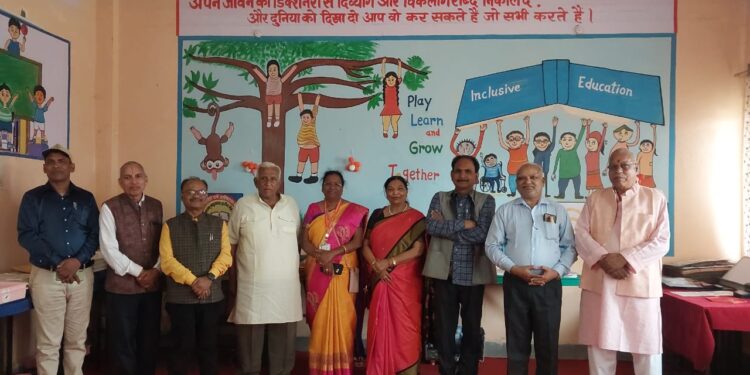 20 हजार शिक्षक कर रहे चतुर्थ समयमान वेतनमान का बेसब्री से इंतज़ार. (समग्र शिक्षक संघ आज भी लगातार संपर्क में