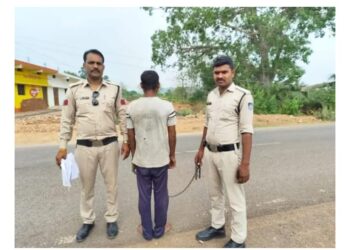 सिलौड़ी चौकी पुलिस ने एक मोटर साइकिल चोर को गिरफ़्तार करने में सफलता प्राप्त की है। पकड़े गए वाहएलन चोर से चोरी की 2 मोटर सायकिल बरामद की गई है।