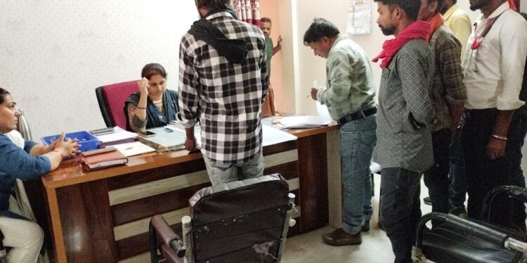 निर्माण कार्यों में सरपंच सचिव ने किया अनियमितता ग्रामीणों ने एसडीएम से किया शिकायत,जांच कराने की मांग,ढीमरखेड़ा जनपद की देगवां महगवां ग्राम पंचायत का मामला