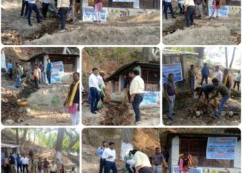 *जल गंगा संवर्धन अभियान:*  *तामिया के प्रसिध्द माँ नैना देवी मंदिर स्थित प्राचीन जल स्रोत के उद्गम स्थल पर श्रमदान कर की गई साफ-सफाई*