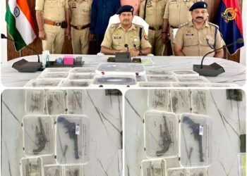 *थाना छिबरामऊ पुलिस द्वारा दिनांक 19/20.03.2025 , 02.05.2025 ,05.05.2025 की रात्रि में कस्वा छिबरामऊ में हुई चोरी की घटना का खुलासा करते हुये घटना में संलिप्त 02 अभियुक्तगण को गिरफ्तार किया गया, जिनके कब्जे से चोरी किये आभूषण 70 ग्राम सोना व 470 ग्राम चाँदी अनुमानित मूल्य करीव 06 लाख अठारह हजार (6,18,000) रूपये व 23,000/ रू0 नगद बरामद किया गया ।*
