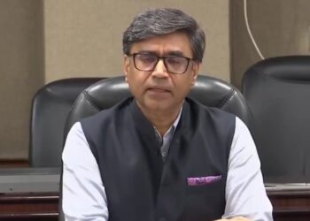 विदेश मंत्रालय का बहुत बड़ा बयान!  “इंडियन आर्मी को खुली छूट दे दी गयी है।  इंडियन आर्मी पाकिस्तान को मुंहतोड़ जवाब दे रही है।  पाकिस्तान स्थिति को समझ नहीं रहा है।  पाकिस्तान ने युद्धविराम का उल्लंघन कर के बहुत बड़ी भूल की है।”