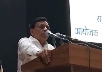 मध्य प्रदेश के उपमुख्यमंत्री डॉ जगदीश देवड़ा का बयान …  पूरा देश,  देश की सेना उनके (मोदी जी के) चरणों में नत मस्तक है, जो जवाब दिया है इसकी जितनी सराहना की जाए कम है।।