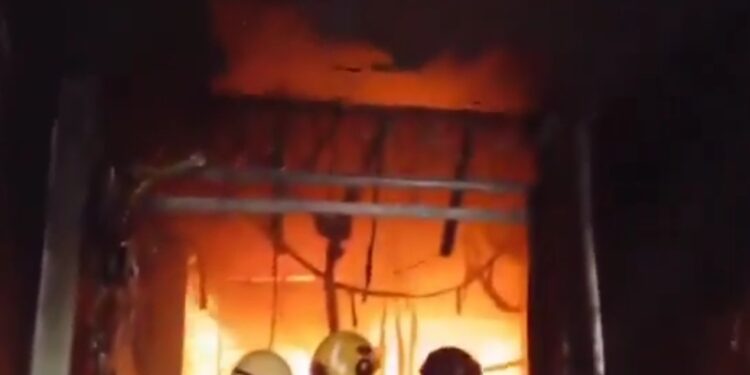 हैदराबाद चारमीनार के पास गुलजार हाउस की एक बिल्डिंग में लगी आग की घटना में 17 लोगों की मौत, PM मोदी ने की मृतकों के परिजनों को 2 लाख और घायलों को 50 हजार की अनुग्रह राशि देने की घोषणा