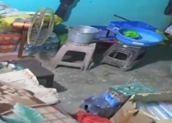 CCTV में कैद हुआ खौफनाक मंजर  चादर ओढ़कर चारपाई पर सोया था युवक और ऊपर रेंग रही थी मौत !!