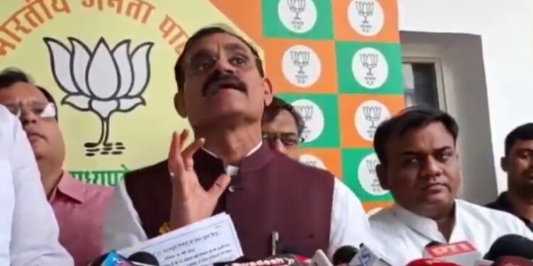 राहगीर योजना” के तहत, प्रदेश में कहीं भी सड़क दुर्घटना होने पर घायल व्यक्ति को प्राथमिक स्वास्थ्य केंद्र तक पहुँचाने वाले व्यक्ति को ₹25,000 का पुरस्कार देने का जो सराहनीय निर्णय