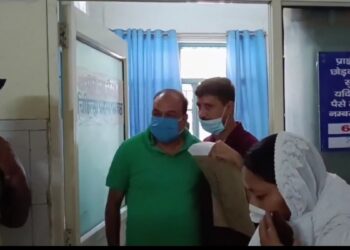 विजिलेंस ने पटवारी को 2 हजार रुपए रिश्वत लेते पकड़ लिया। फुर्ती दिखाते हुए पटवारी 500-500 के चारों नोट खा गया। विजिलेंस टीम CT स्कैन करवाने अस्पताल पहुंची। CT स्कैन रिपोर्ट में पेट में नोट नहीं दिखे।