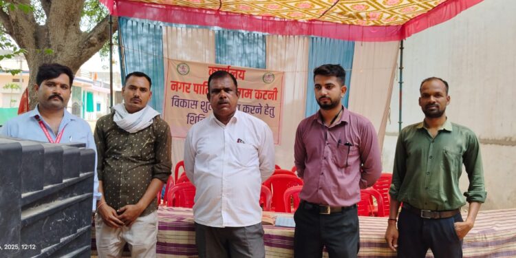 नगर की अनाधिकृत कॉलोनियों में रहने वाले नागरिकों की सुविधा हेतु छ: दिवसीय शिविर का हुआ शुभारंभ महापौर और निगमायुक्त ने अधिक से अधिक कॉलोनी वासियों को शिविर में पहुँचकर लाभ लेने की की अपील शिविर आयोजन हेतु निगमायुक्त ने अधिकारियों को सौंपे दायित्व