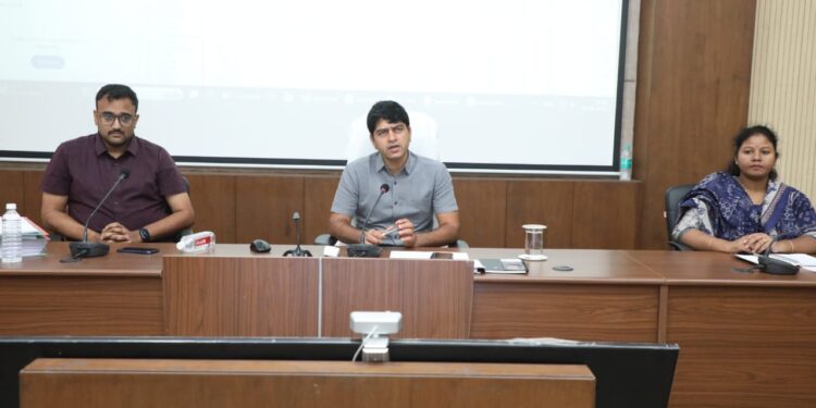 वर्षा पूर्व आपदा प्रबंधन हेतु बचाव एवं राहत का सुनिश्चित हो समुचित उपाय- कलेक्टर श्री यादव बाढ़ संभावित क्षेत्रों के चिन्हांकन, जर्जर भवन, दवाईयों एवं खाद्यान्न का भंडारण पर विशेष ध्यान देने के समय-सीमा बैठक में दिए निर्देश