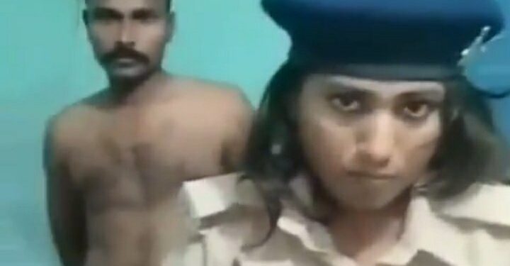 सोशल मीडिया पर वीडियो वायरल है. पति ने दिहाड़ी मजदूरी कर के अपनी पत्नी को पढ़ाया लिखाया.  पत्नी की फायर ब्रिगेड में नौकरी लगी. पत्नी फायर ब्रिगेड डिपार्टमेंट में ही गैर-पुरुष से नाजायज संबंध बनाने लगी.