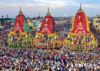पुरी में जगन्नाथ रथ यात्रा जारी,देखे VIDEO