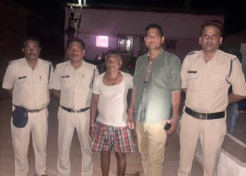 ’ *👉कांबिंग गस्त में कई वर्षों से फरार मामलों के 304 वारंट किए गए तामील’* *👉 पकड़े गये अवैध शराब के कारोबार में लिप्त 22 आरोपी, 39 लीटर कच्ची एवं 79 पाव देशी शराब जप्त* ’ *👉पकड़े गए अवैध हथियार लेकर घूमते 4 आरोपी*
