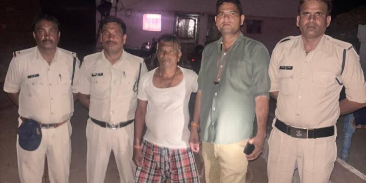’ *👉कांबिंग गस्त में कई वर्षों से फरार मामलों के 304 वारंट किए गए तामील’* *👉 पकड़े गये अवैध शराब के कारोबार में लिप्त 22 आरोपी, 39 लीटर कच्ची एवं 79 पाव देशी शराब जप्त* ’ *👉पकड़े गए अवैध हथियार लेकर घूमते 4 आरोपी*