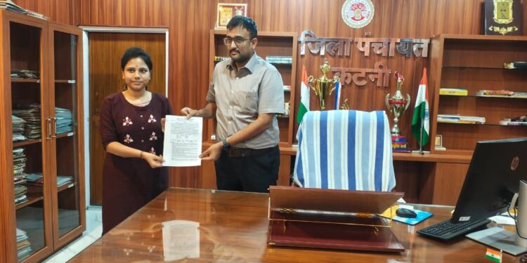 जिला पंचायत सीईओ ने दी निशा को पंचायत सचिव पद पर अनुकंपा नियुक्ति
