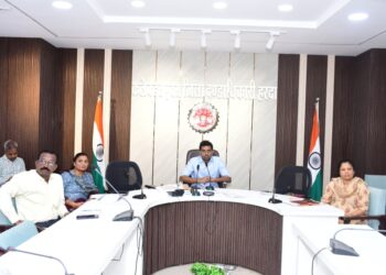 *वर्षा से पूर्व बाढ़ नियंत्रण के सभी आवश्यक उपाय सुनिश्चित करें*   *कलेक्टर श्री जैन ने आपदा प्रबन्धन की बैठक में अधिकारियों को दिये निर्देश*