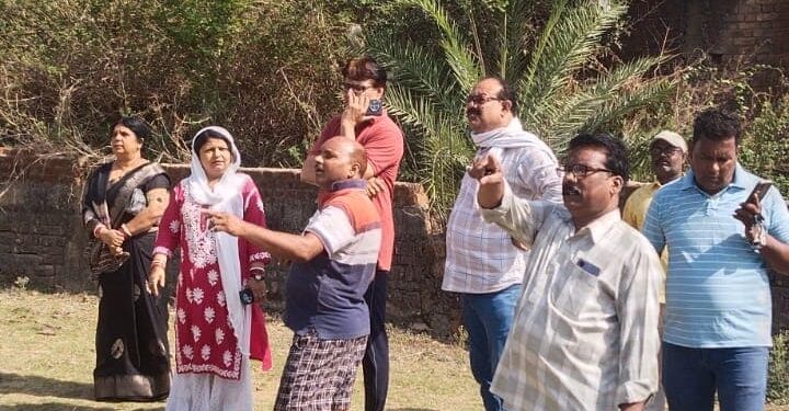 *महापौर श्रीमती सूरी ने वार्ड क्रमांक 17 एवं 18 के संभावित जलभराव वाले क्षेत्रों का लिया जायजा*  *जलभराव की स्थिति का आकलन कर वर्षा जल निकासी के आवश्यक प्रबंध करने अधिकारियों को दिए निर्देश*