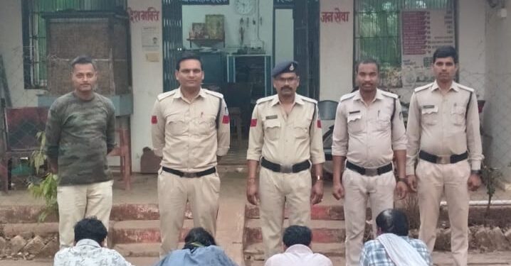 बिलहरी पुलिस द्वारा जुआ खेलने वालो के खिलाफ प्रहार