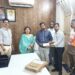 *जगन्नाथ चौक-घंटाघर मार्ग के प्रभावित 5 भू-स्वामियों को सौंपे गए कुल 16.84 लाख से अधिक की क्षतिपूर्ति के चैक* *भू स्वामियों ने मार्ग विकास कराये जाने पर महापौर के प्रति व्यक्त किया आभार* *महापौर ने कहा – नगर विकास में नागरिकों का सहयोग अति आवश्यक*