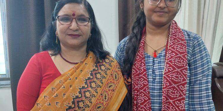 शासकीय कन्या महाविद्यालय कटनी में बी.एससी. प्रथम वर्ष में अध्ययनरत् छात्रा शिवानी बर्मन का भारत सरकार द्वारा प्रायोजित “प्रेरित अनुसंधान के लिए विज्ञान में नवाचार (INSPIRE)” छात्रवृति हेतु चयनित हुयी ।