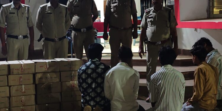 💥 *कार से 20 पेटी अवैध शराब जप्त की गई, 5 युवक कुठला पुलिस की गिरफ्त में* 💥