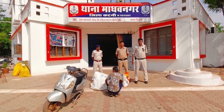 *हाट बाजार, मेलों में अवैध शराब का विक्रय करने वाला माधव नगर पुलिस की गिरफ्त में* *माधवनगर पुलिस की अवैध शराब के खिलाफ बड़ी कार्यवाही*