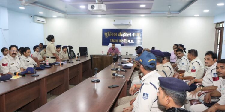 *पुलिस कंट्रोल रूम में संमंस वारंट मददगार एवं कोर्ट मोहरिर की समीक्षा बैठक हुई संपन्न*