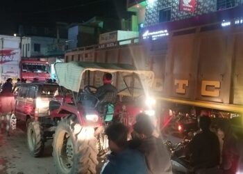 जाम की समस्या से हर रोज ग्रामीणों को होना पड़ता है परेशान  उमरियापान की हर सड़क पर लगता है जाम, एम्बुलेंस और जननी वाहनों का निकलना हो जाता है मुश्किल