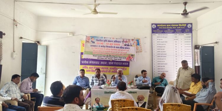 विकसित कृषि संकल्प अभियान के तहत कृषकों को दी जा रही जानकारी*