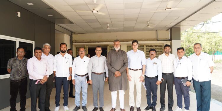 मंत्री श्री पटेल से महाराष्ट्र के अधिकारियों ने की भेंट सिपरी सॉफ्टवेयर से प्रभावित हुआ महाराष्ट्र का दल, फील्ड विज़िट में देखा ग्राउंड इम्पैक्ट राज्य में पहली बार वैज्ञानिक पद्धति से हुआ जल संरचनाओं के निर्माण स्थलों का चयन मनरेगा परिषद का अभिनव नवाचार बना अन्य राज्यों के लिए उदाहरण