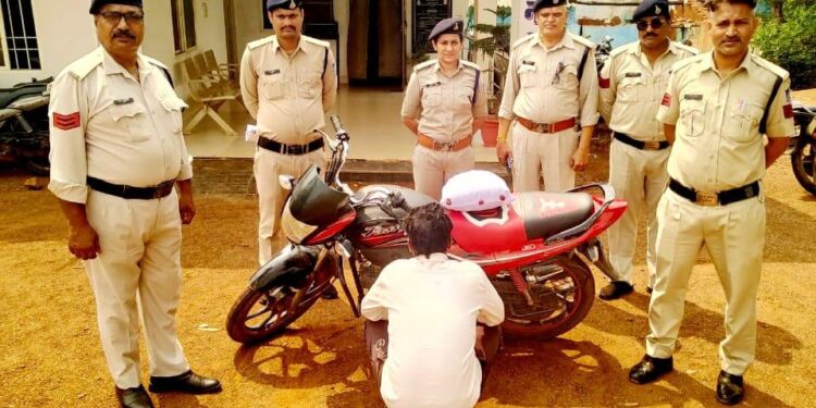 **झिंझरी पुलिस चौकी ने अवैध मादक पदार्थ गांजा तस्कर को 1342 ग्राम गांजा एवं एक मोटरसायकल सहित किया गिरफ्तार **