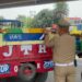 *सड़क दुर्घटनाओं को रोकने हेतु यातायात पुलिस कन्नौज द्वारा मक्का ढोने वाली ट्रैक्टर ट्रालियों पर लगाए रिफ्लेक्टर टेप।*