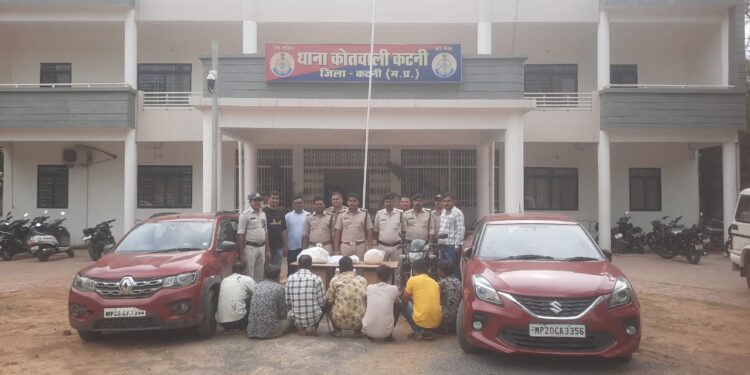 *मंहगी कारों से गांजा की तस्करी करने वाले 07 आरोपी चढ़े कोतवाली पुलिस के हत्थे,* *01 लाख रूपये के 10 किलो गांजा समेत 02 कार व 01 मोटर सायकल बरामद*