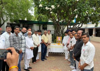 पूर्व एमएलए स्वर्गीय मनोहर सिंह जी जादौन की पुण्यतिथि पर फल वितरण..!