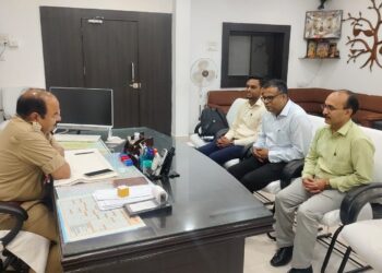 नेशनल इंश्योरेंस कंपनी के डिप्टी जनरल मैनेजर ओर क्षेत्रीय प्रबंधक शाजापुर में एसपी से मिले…?