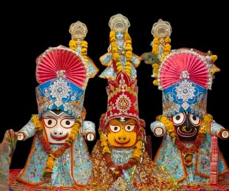 ज्येष्ठ पूर्णिमा के बाद भगवान जगन्नाथ 15 दिनों के लिए बीमार होकर एकांतवास में चले जाते हैं। इसे अनासरा या ज्वर लीला कहा जाता है*।💥💥 इस दौरान मंदिर के पट बंद रहते हैं और केवल दायित्वगण ही भगवान की सेवा में रहते हैं।👏