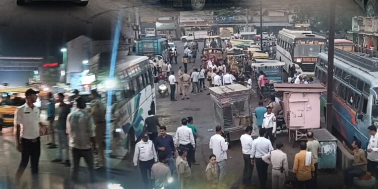 *सूर्या होटल से लेकर कार वर्क शॉप मालिक व सकेंड हेंड कार सैलरो की मनमानी बीच दुकान छोड़ सड़को तक फैलाये अतिक्रमण, दुकानों से लेकर सड़को तक चल रही दुकानदारी अतिक्रमण विभाग सख्त कार्यवाही करने मे मौन?*