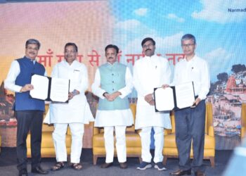 *मध्य प्रदेश में पर्यटन की असीम संभावनाएं, खुलेंगे उन्नति के नए द्वार : उपमुख्यमंत्री श्री शुक्ल* – पर्यटन को बढ़ावा देने के लिए मध्य प्रदेश और उत्तर प्रदेश के बीच हुआ एमओयू – लखनऊ में म.प्र. टूरिज्म बोर्ड के भव्य रोड शो का सफलतापूर्वक समापन – पर्यटन व्यवसायी, टूर ऑपरेटर्स और होटल इंडस्ट्री के हितधारक हुए शामिल – पर्यटन मंत्री श्री धर्मेंन्द्र लोधी एवं प्रमुख सचिव पर्यटन श्री शिव शेखर शुक्ला ने आगंतुकों को प्रदेश की पर्य़टन विशेषताओं से किया अवगत