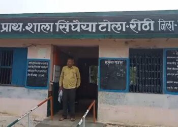 प्रस्तावित समूह को छोड़कर, एक साल से खुद बना रहे मध्यान भोजन,,,