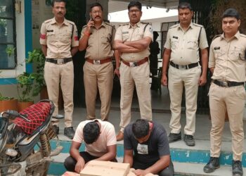 देवास जिले के सतवास से बड़ी खबर 5 पेंटी अवेध देशी शराब दो आरोपी गिरफ्तार