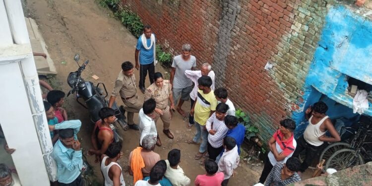 संदिग्ध परिस्थियों में नव विवाहिता की मौत मायके पक्ष ने हत्या का आरोप लगाते हुए काटा हंगामा मौके पर पहुंचे पुलिस जांच में जुटी