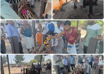 बहनों नें दिव्यांग भाई को अग्नि दी बहन, नम हो गई लोगों की आंखें