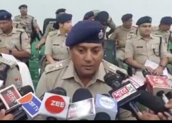 उत्तराखंड को शर्मसार कर देने वाली वारदात –  महिला और उसका बॉयफ्रेंड सुमित पटवाल गिरफ्तार। महिला नेत्री की 13 वर्षीय बेटी का आरोप है कि मां ने सुमित सहित कई लोगों से उसका रेप करवाया