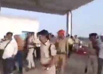 जान बचाकर भागे कलेक्टर-एसपी, मॉक ड्रिल बनी असली आपदा, ‘ऑपरेशन शील्ड’ के दौरान मधुमक्खी ने किया हमला देखिए VIDEO