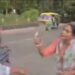 -पत्नी का हाईवोल्टेज ड्रामा पत्नी ने चप्पलों से पति को पीटा दूसरी पत्नी साथ रखने को लेकर हुआ विवाद