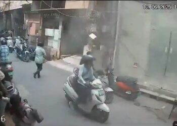 चांदी फैक्ट्री में आज दोपहर अचानक भीषण विस्फोट हो गया। तीन भट्टियां फट गईं। इसमें 2 लोगों की जिंदा जलकर मौत हो गई, कई घायल हैं। CCTV