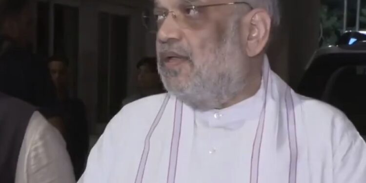 अहमदाबाद विमान दुर्घटना !! केंद्रीय गृह मंत्री अमित शाह ने कहा, “इस विमान में कुल मिलाकर देश और विदेश के 230 यात्री और 12 क्रू मेंबर सवार थे !!  इसमें से 1 यात्री के बचने का अच्छा समाचार मिला है