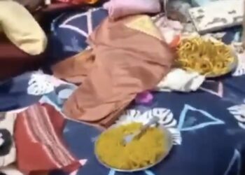 चोरों ने चोरी करने से पहले मैगी बनाई: AC चलाकर आराम किया, उसके बाद घर का सामान समेटा और चलते बने..!! VIDEO