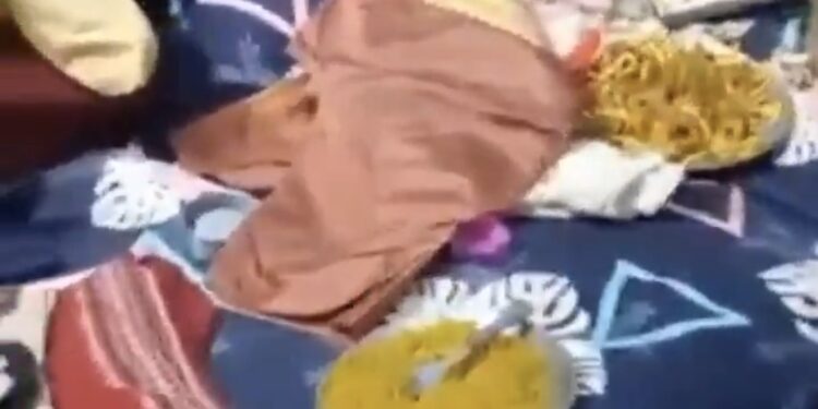 चोरों ने चोरी करने से पहले मैगी बनाई: AC चलाकर आराम किया, उसके बाद घर का सामान समेटा और चलते बने..!! VIDEO